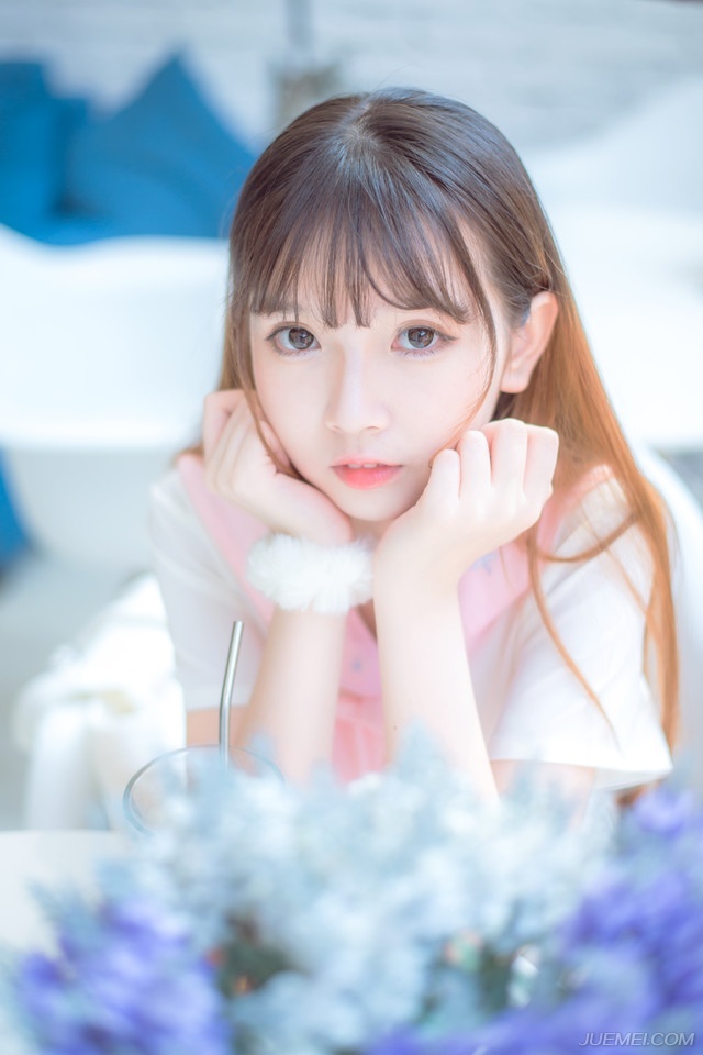 “这……”张任愕然，茫然的看向雄阔海手中的将印，一时间有些不知所措。